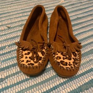 Minnetonka Moccasins Leopard Print Size 8